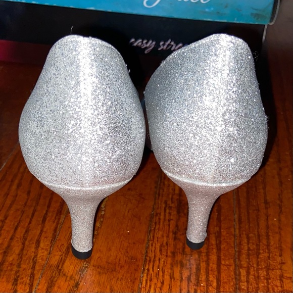 NWOT Women’s size 7 shoes - Picture 3 of 6